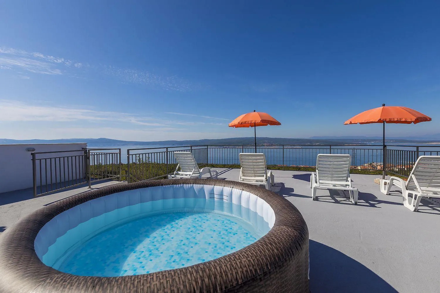 Beeindruckendes Apartment Mit Grosser Dachterrasse, Whirlpool, Meerblick, Grill, Aussendusche Crikvenica