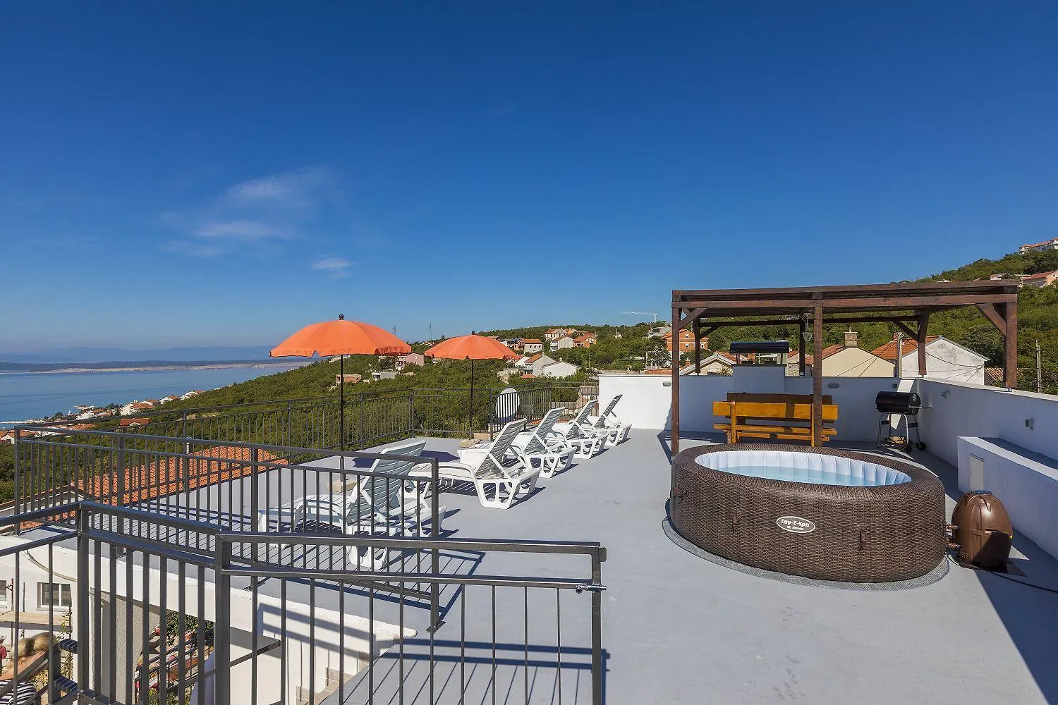 Beeindruckendes Apartment Mit Grosser Dachterrasse, Whirlpool, Meerblick, Grill, Aussendusche Crikvenica