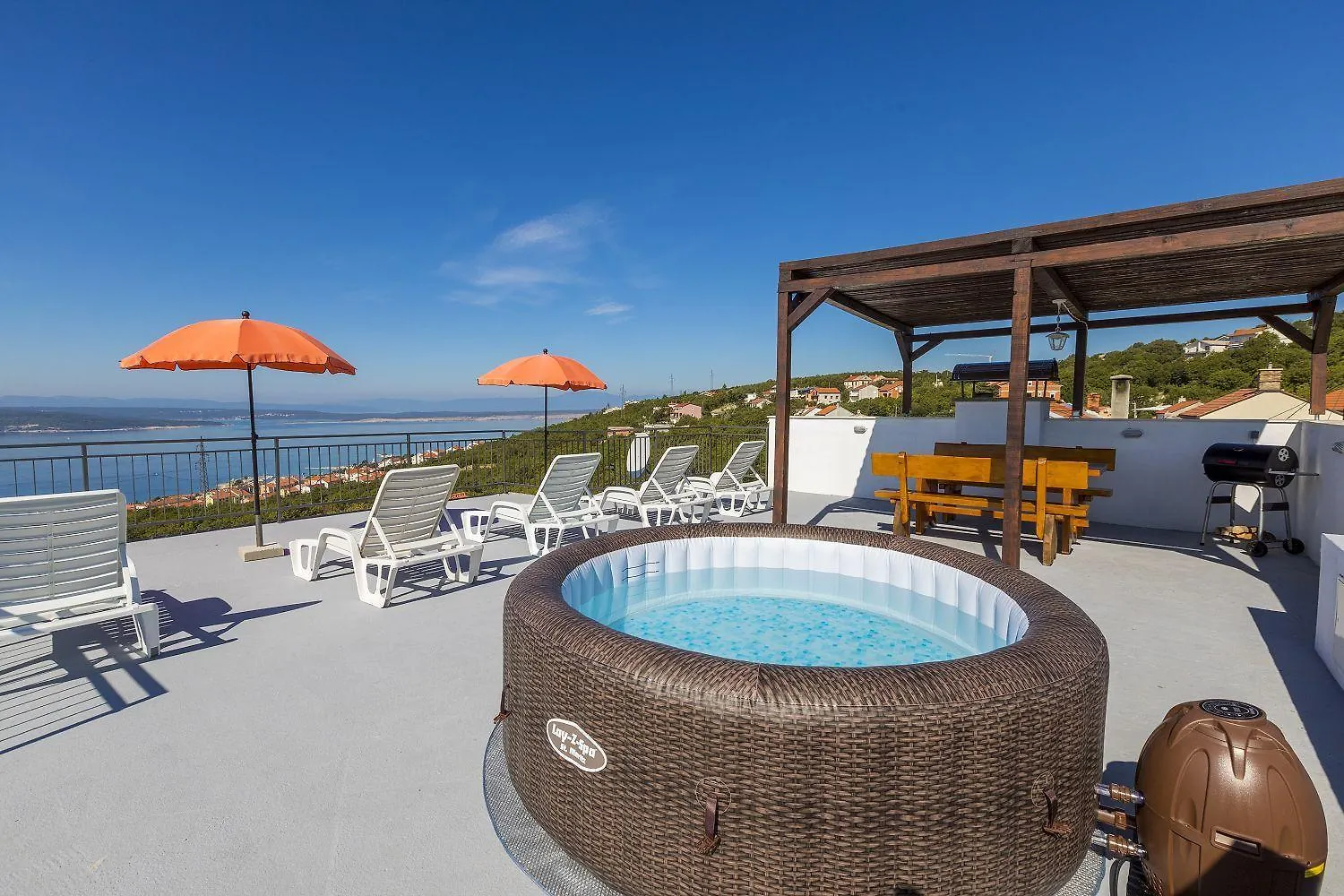 Beeindruckendes Apartment Mit Grosser Dachterrasse, Whirlpool, Meerblick, Grill, Aussendusche Crikvenica